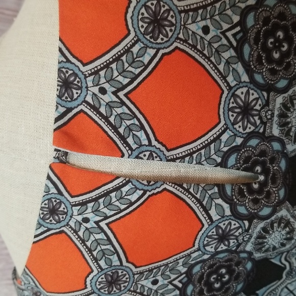 *LAST CHANCE ITEM!* Banana Republic Medallion Shift Dress Size 4 - Picture 4 of 6